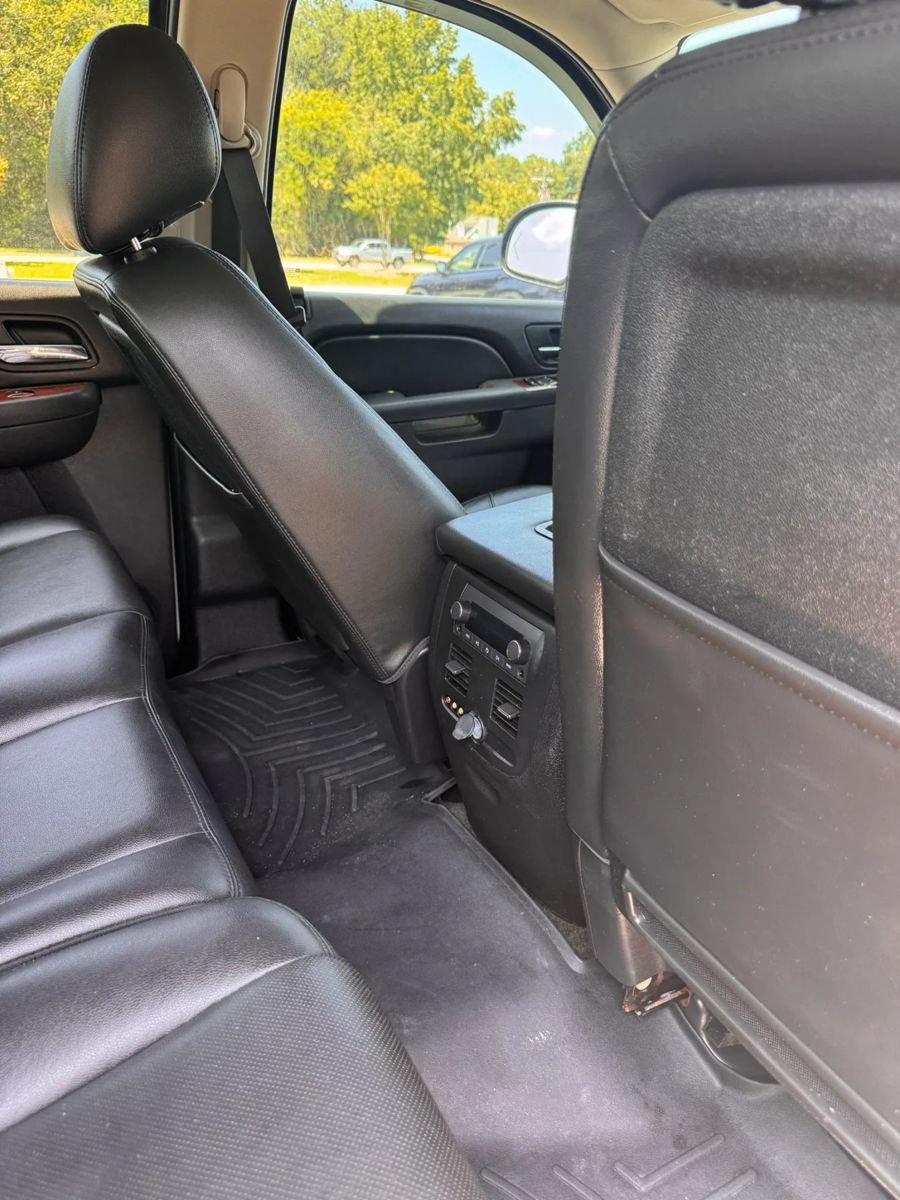 Used 2012 Chevrolet Avalanche LTZ AWD/4WD image 23