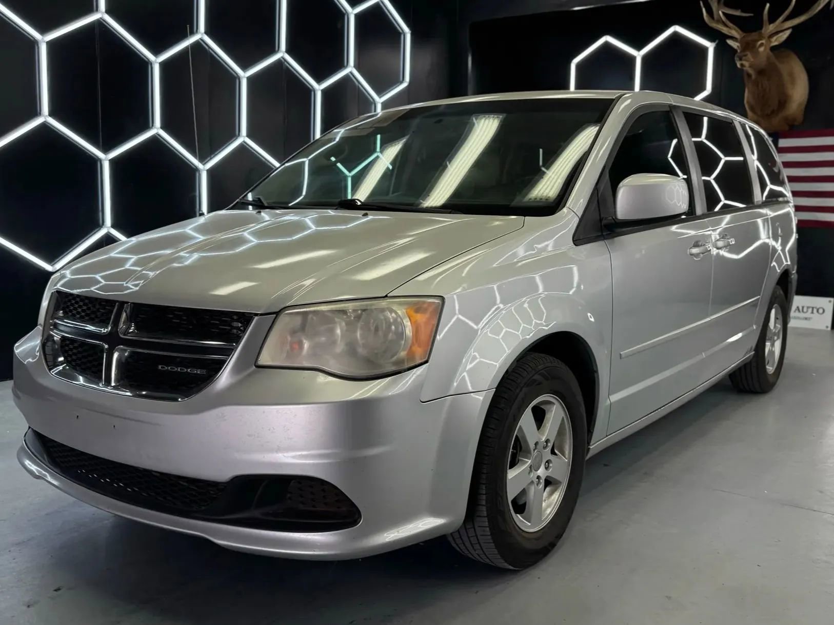 Used 2012 Dodge Grand Caravan SXT image 1
