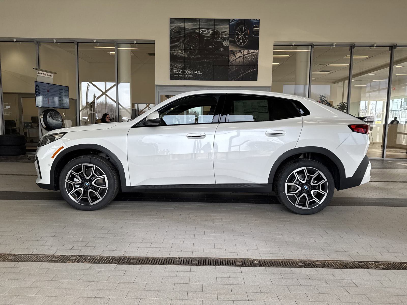 Used 2025 BMW X2 xDrive28i w/ Convenience Package image 8