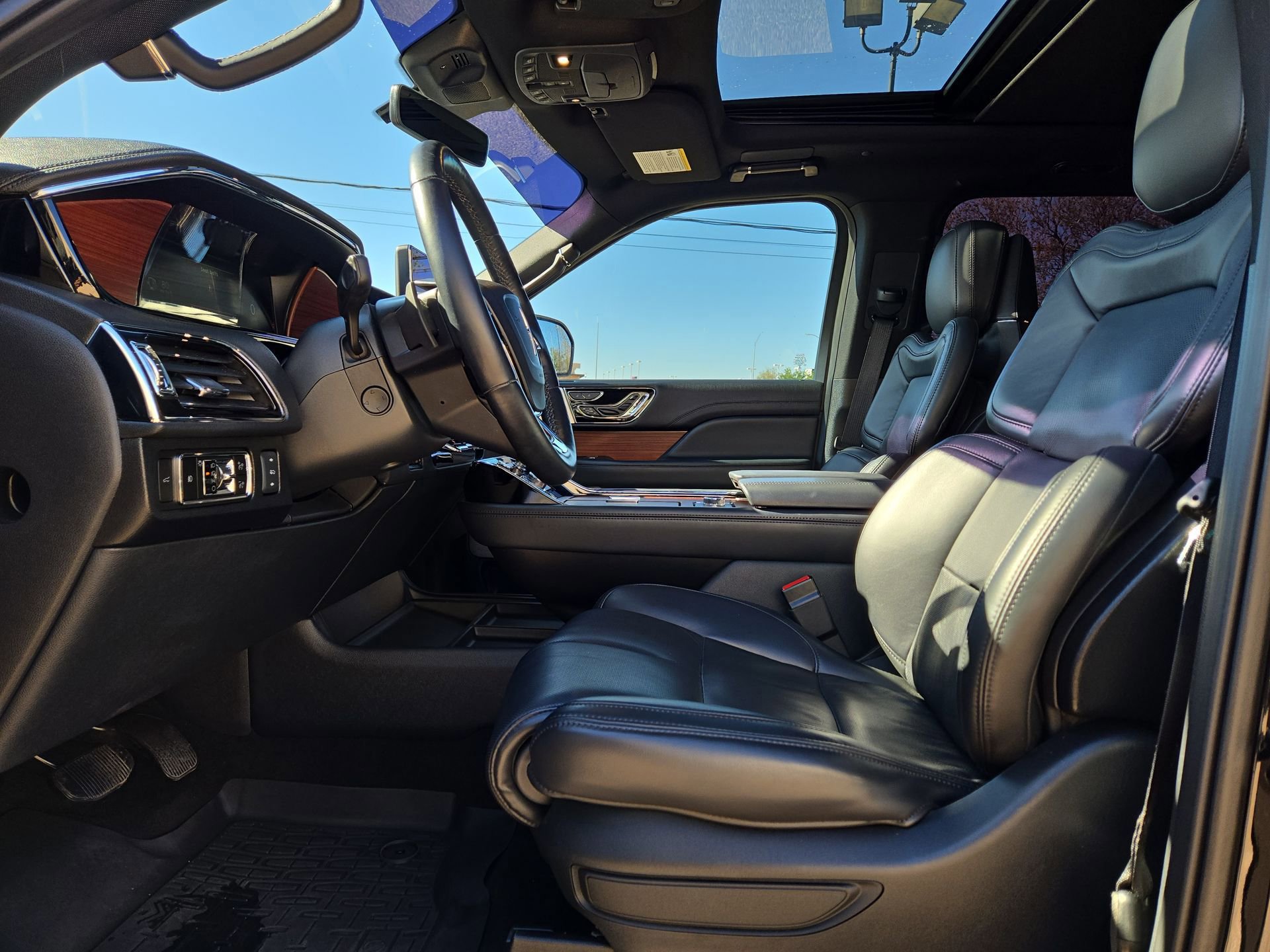 Used 2023 Lincoln Navigator Reserve image 16