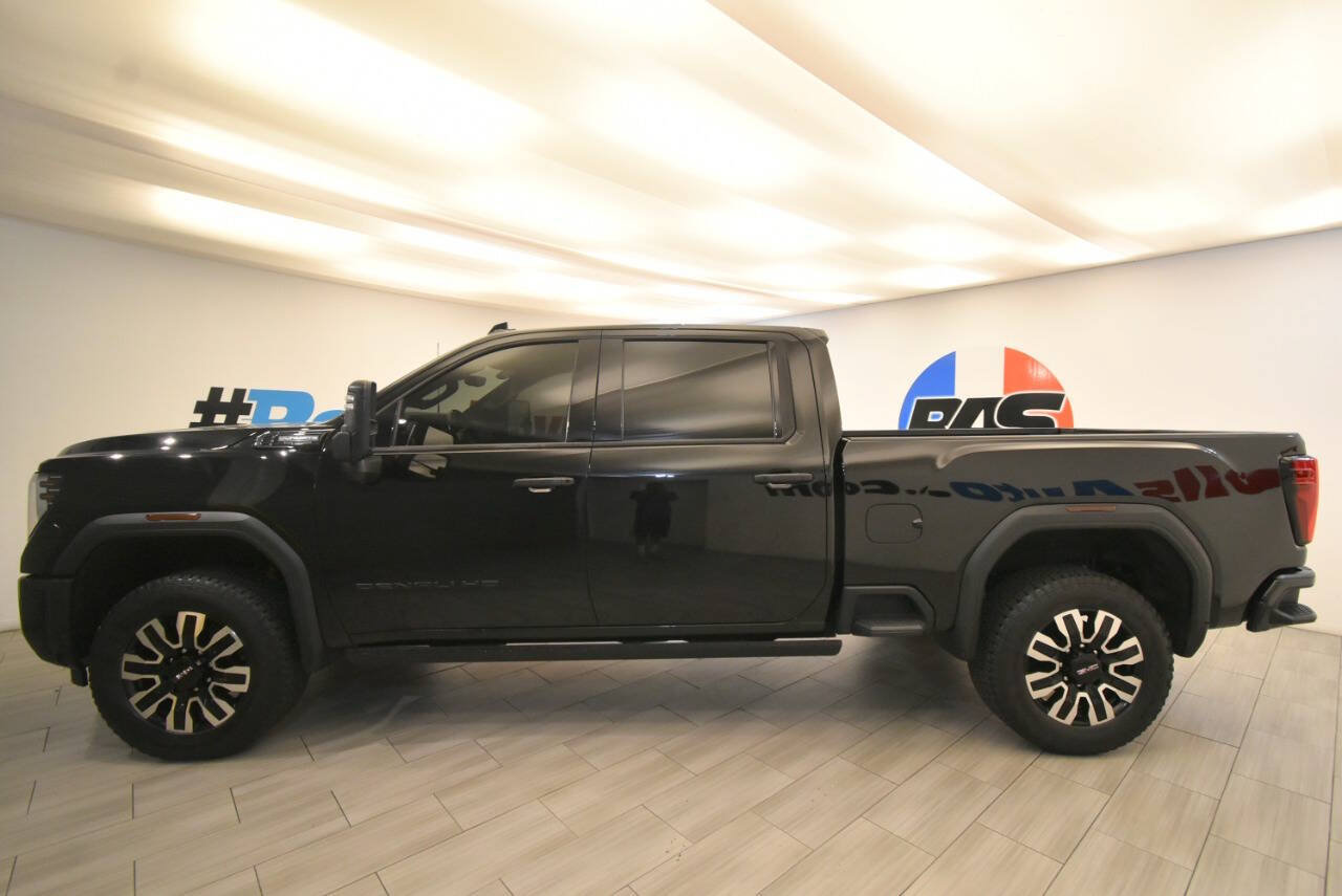 Used 2024 GMC Sierra 2500 Denali Ultimate w/ Max Trailering Package AWD/4WD image 2