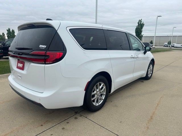 New 2027 Chrysler Pacifica Select FWD image 7