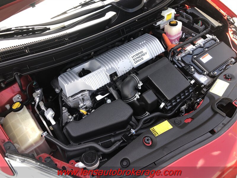 Used 2013 Toyota Prius Four w/ Deluxe Solar Roof Pkg FWD image 24