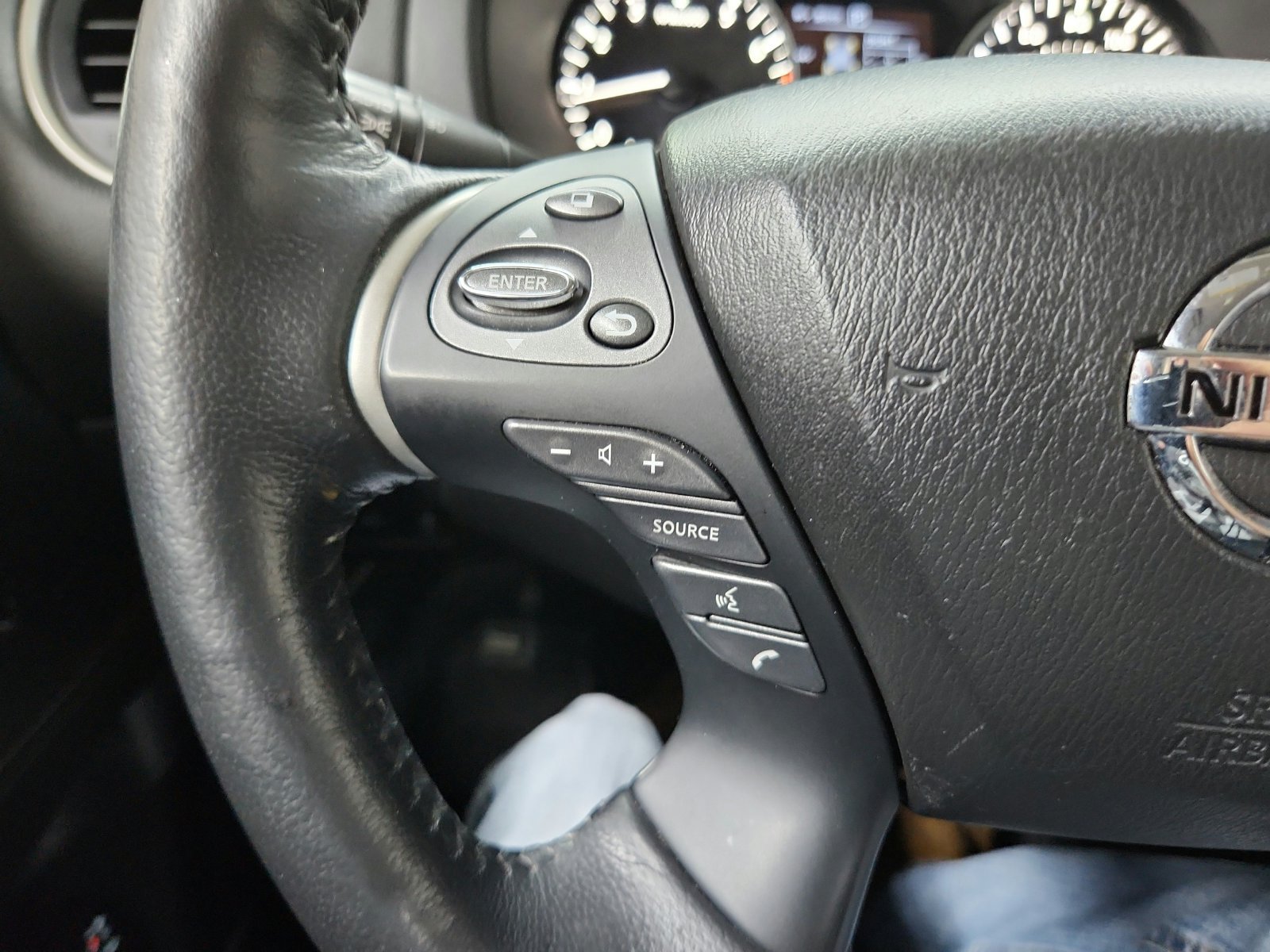 Used 2019 Nissan Pathfinder SL AWD/4WD image 28