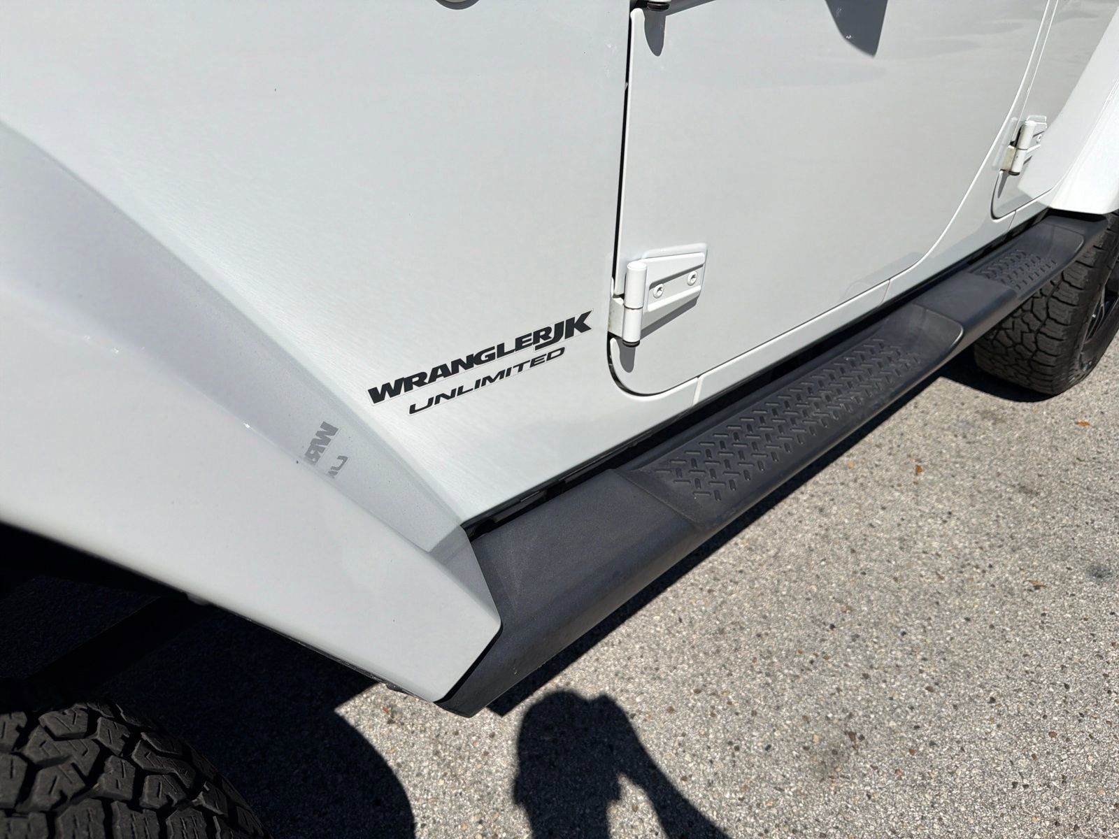 Used 2018 Jeep Wrangler Unlimited Sahara AWD/4WD image 12