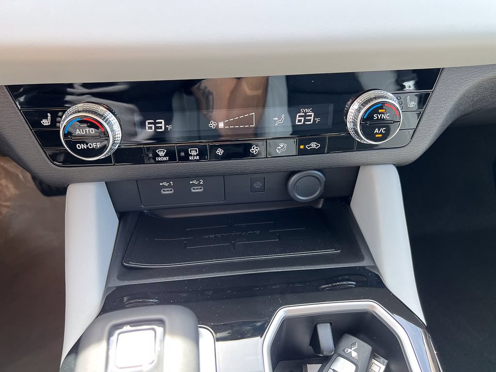 New 2025 Mitsubishi Outlander SE FWD image 25