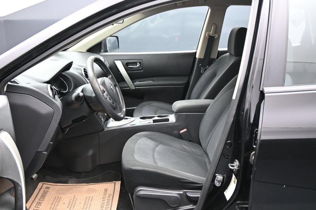 Used 2015 Nissan Rogue S w/ Convenience Package AWD/4WD image 9