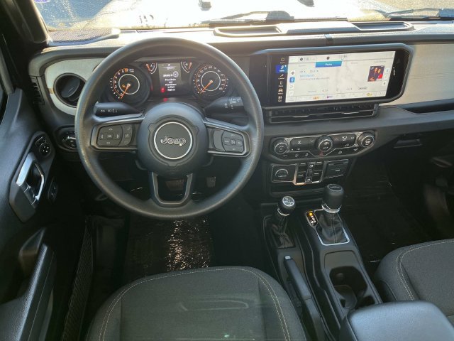 Used 2025 Jeep Gladiator Mojave AWD/4WD image 13