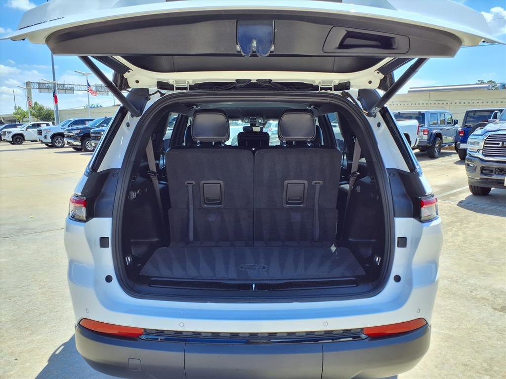 Used 2024 Jeep Grand Cherokee L Laredo image 39