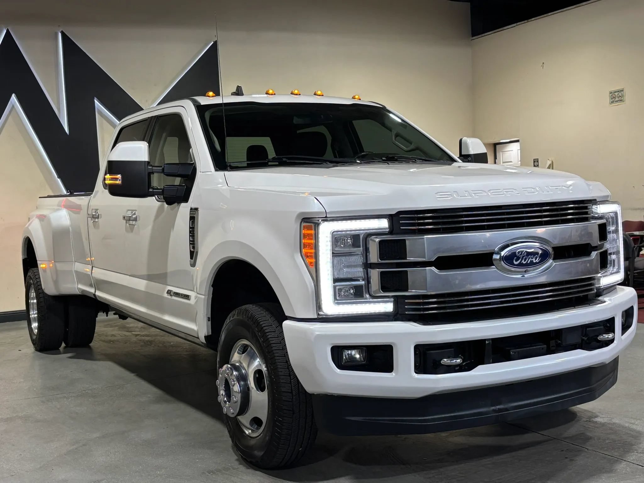 Used 2019 Ford F350 Limited AWD/4WD image 3