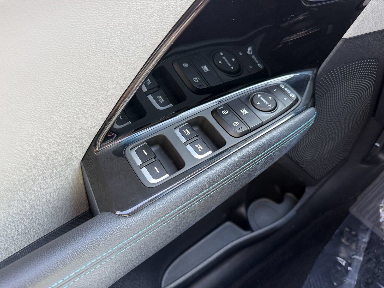 Used 2019 Kia Niro EX FWD image 14