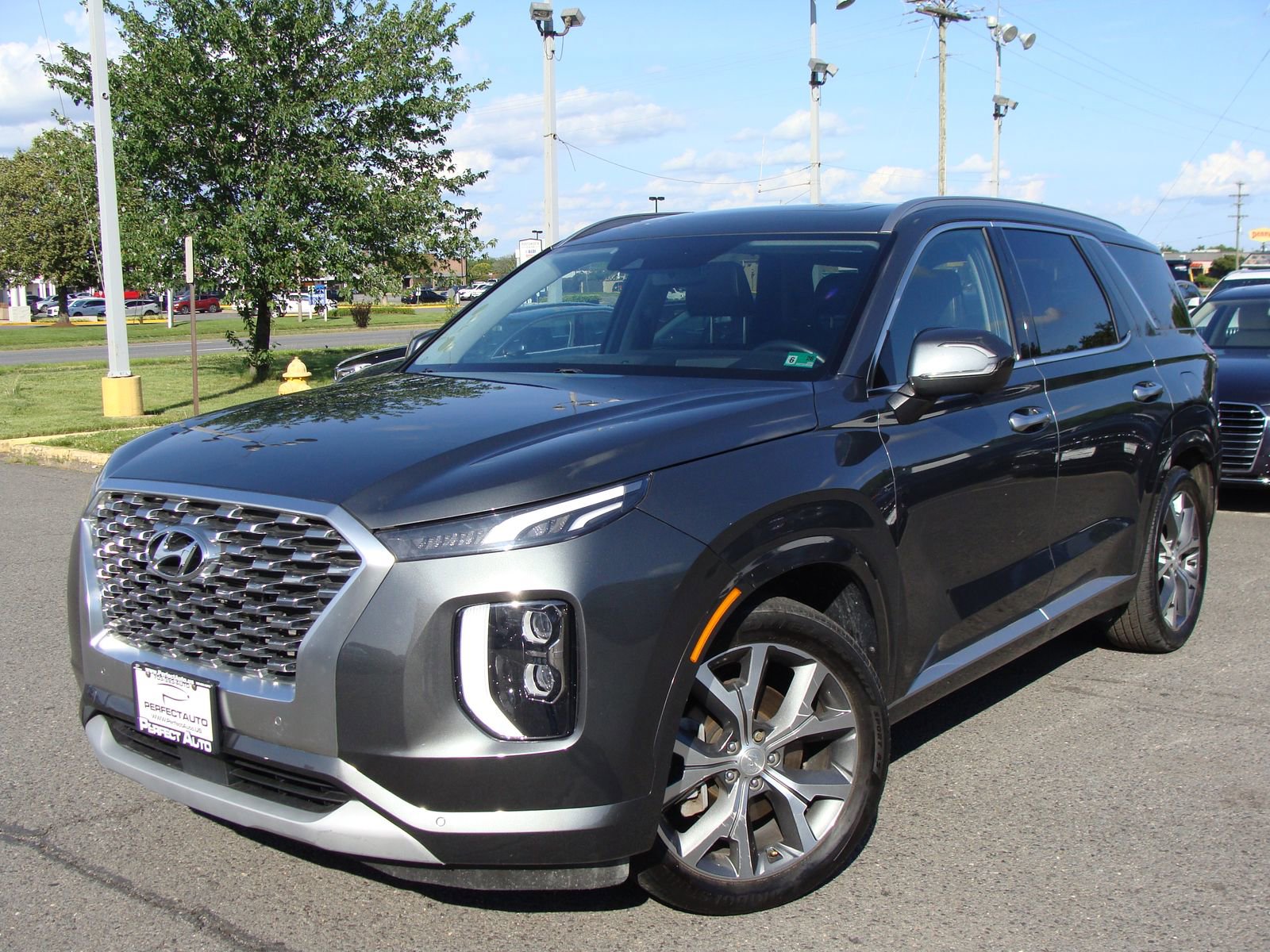 Used 2022 Hyundai Palisade Limited w/ Cargo Package image 3