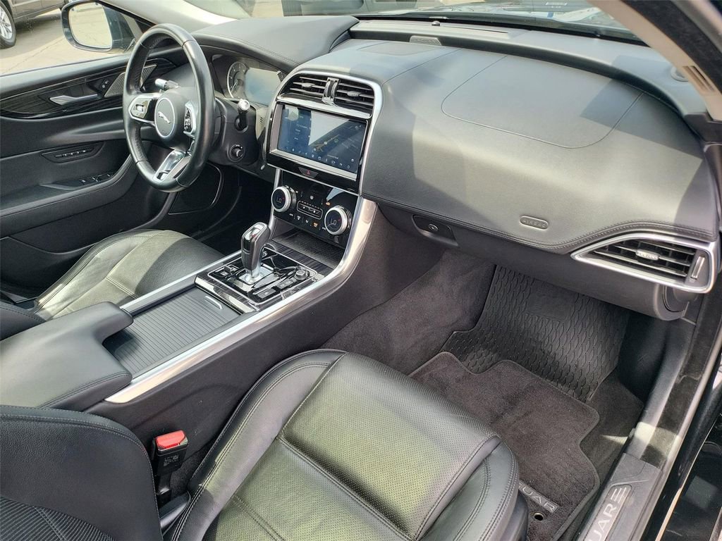 Used 2020 Jaguar XE S RWD image 22