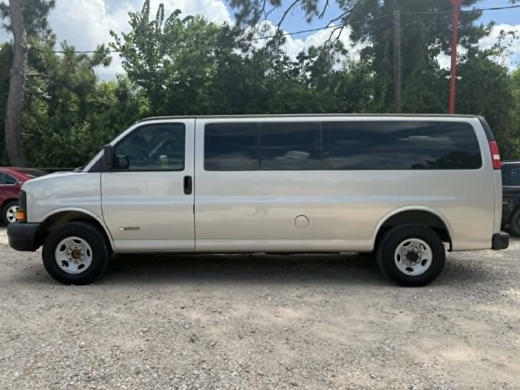 Used 2005 Chevrolet Express 3500 Extended Passenger RWD image 4