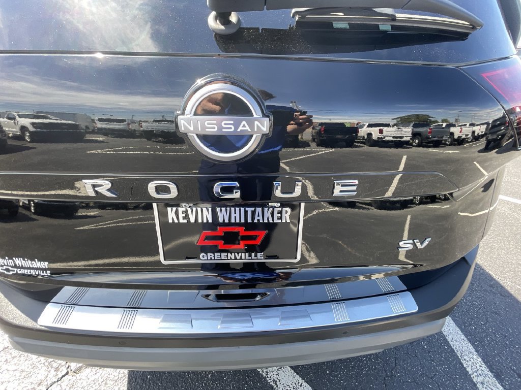 Used 2023 Nissan Rogue SV w/ SV Premium B Package FWD image 33