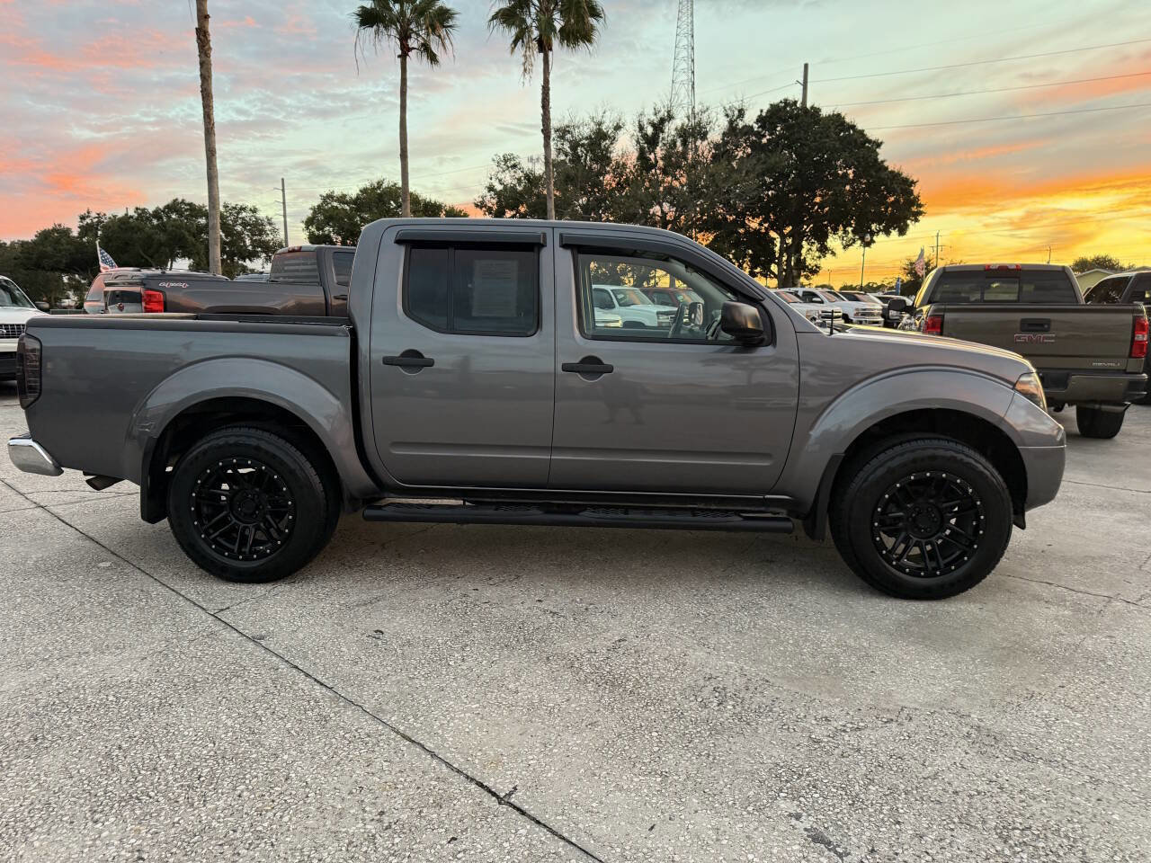 Used 2019 Nissan Frontier SV image 6