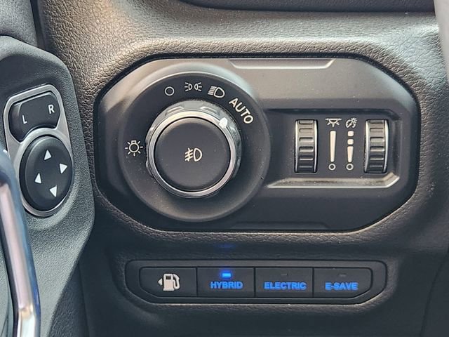 Used 2021 Jeep Wrangler Unlimited Sahara AWD/4WD image 21