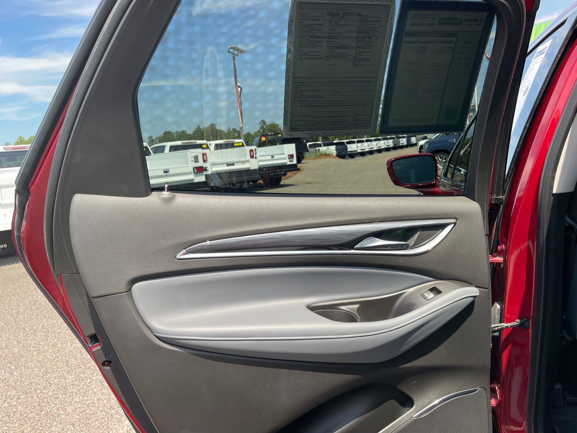 Used 2020 Buick Enclave Essence w/ Sound and Sites Package image 18