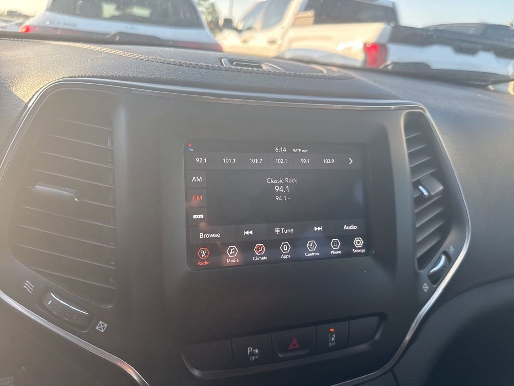 Used 2021 Jeep Cherokee Latitude Plus FWD image 16