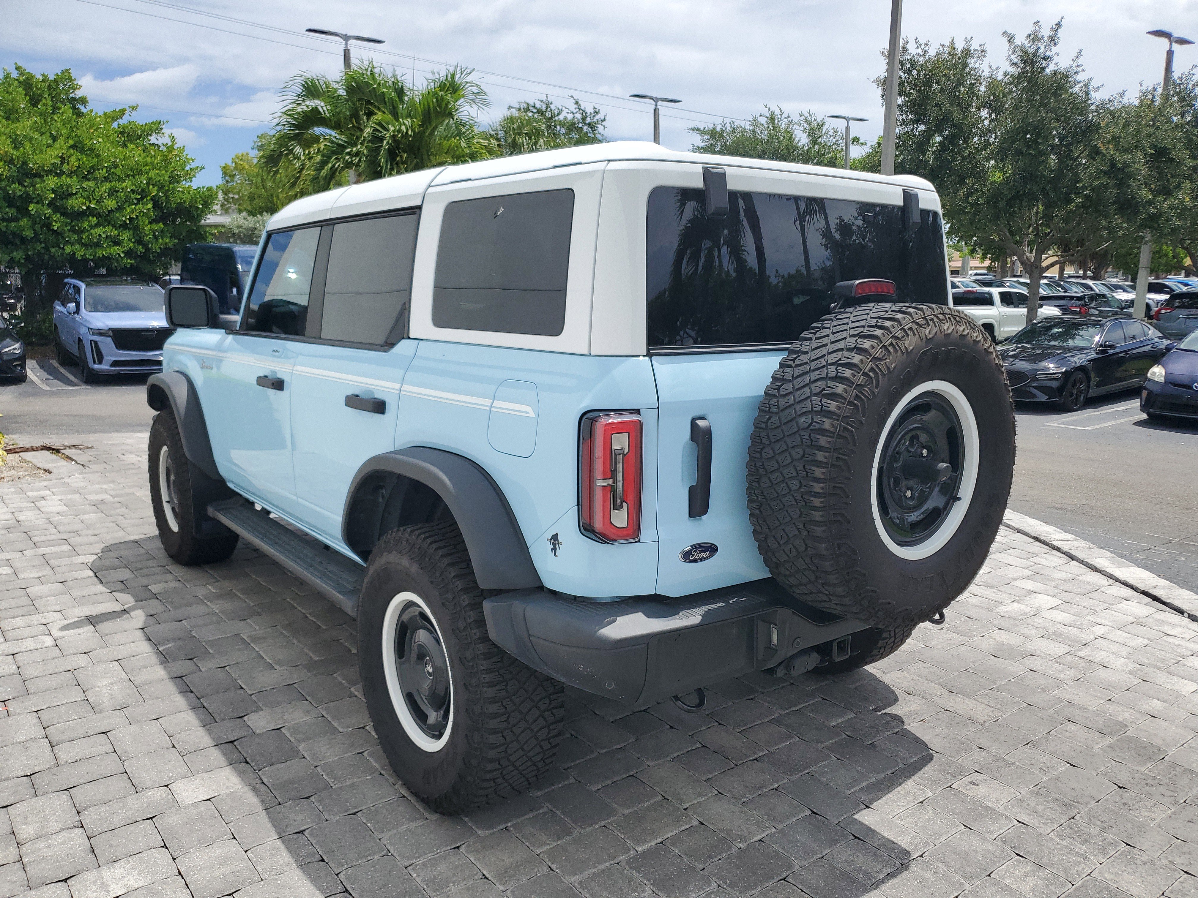 Used 2023 Ford Bronco Heritage Edition AWD/4WD image 4
