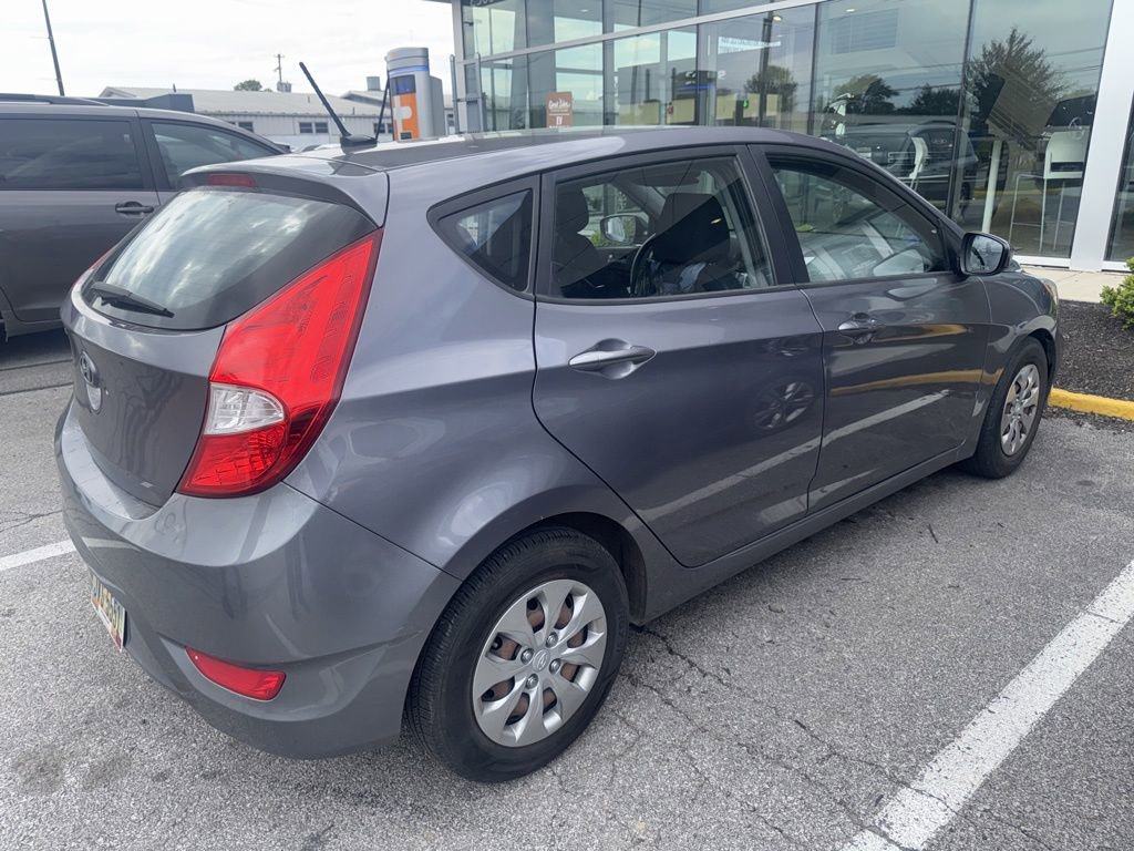 Used 2017 Hyundai Accent SE FWD image 2