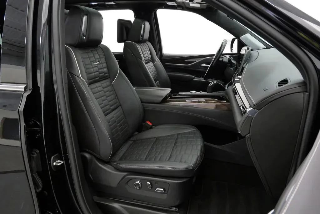 Used 2024 Cadillac Escalade Premium Luxury Platinum AWD/4WD image 16
