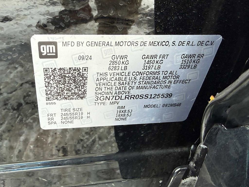 Used 2025 Chevrolet Equinox EV LT w/ Convenience Package image 55