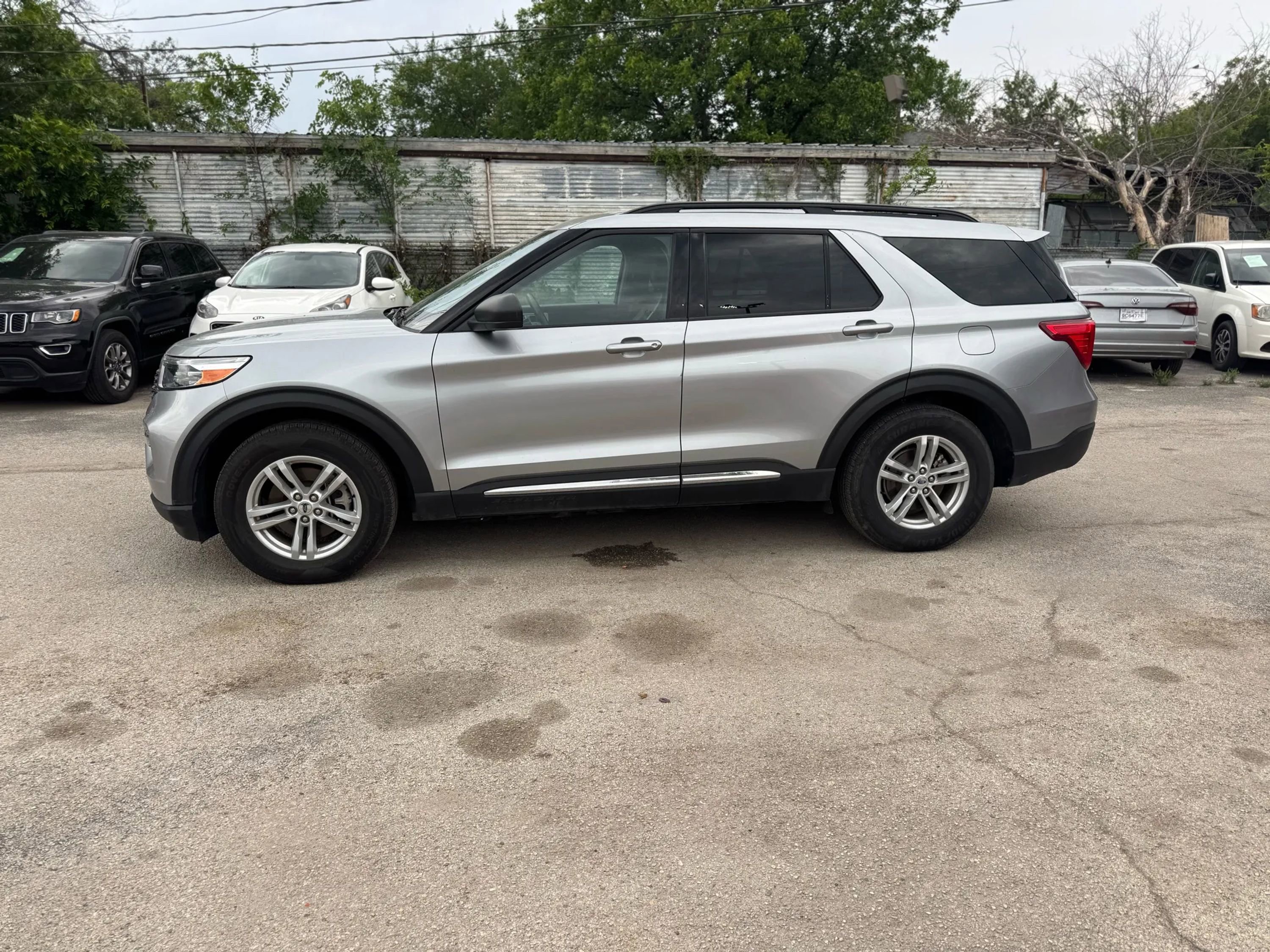 Used 2023 Ford Explorer XLT w/ Equipment Group 202A image 7