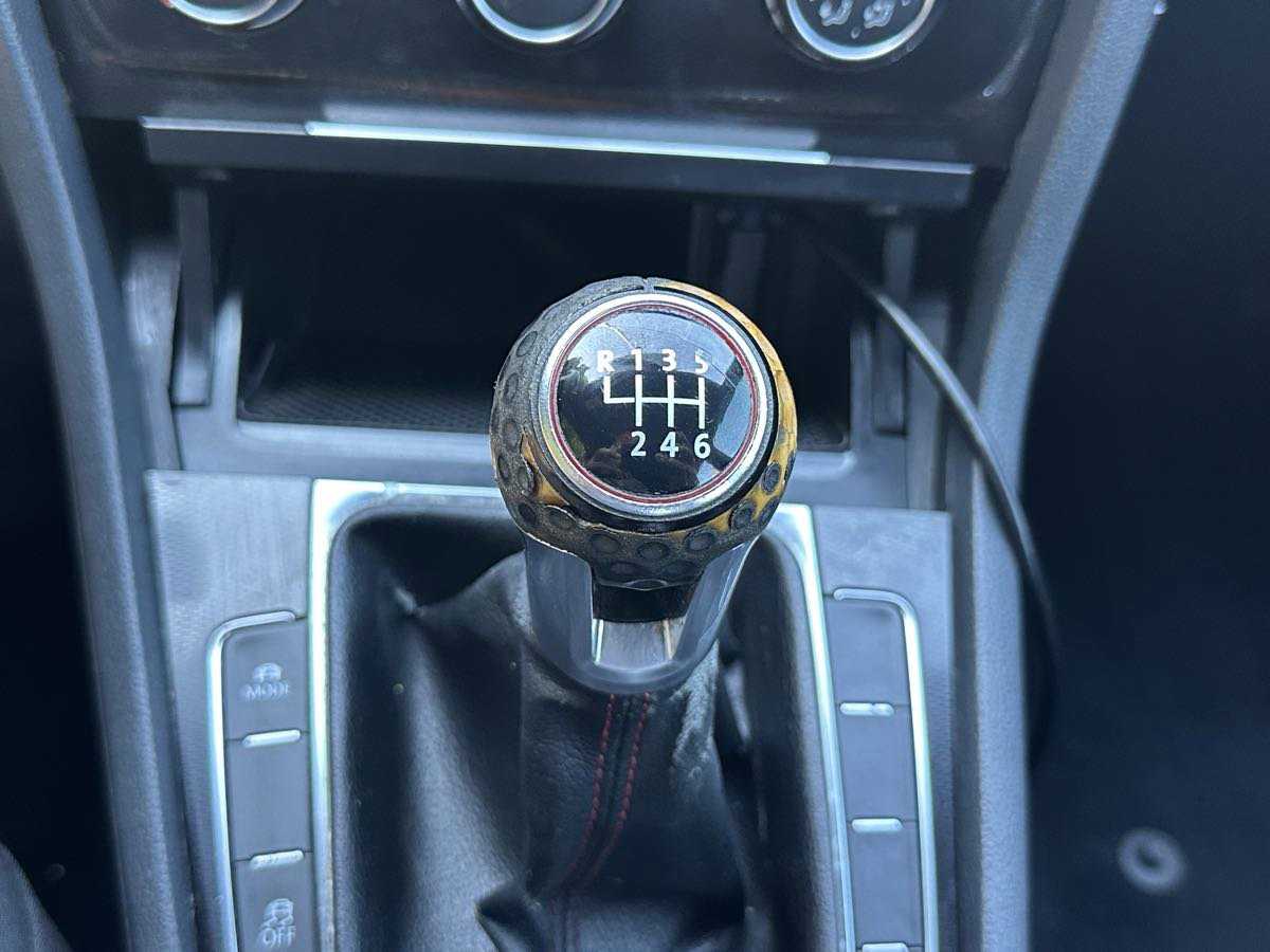 Used 2015 Volkswagen GTI SE FWD image 30