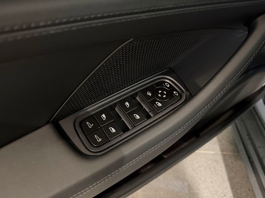 New 2026 Porsche Panamera 4 image 8