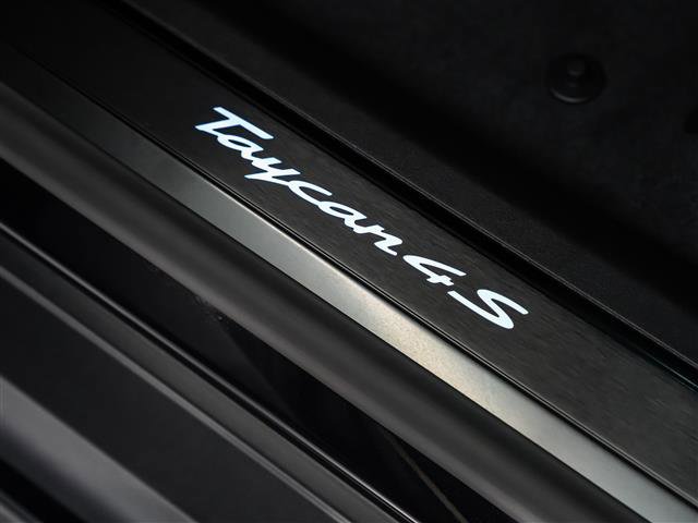 New 2026 Porsche Taycan 4S image 25