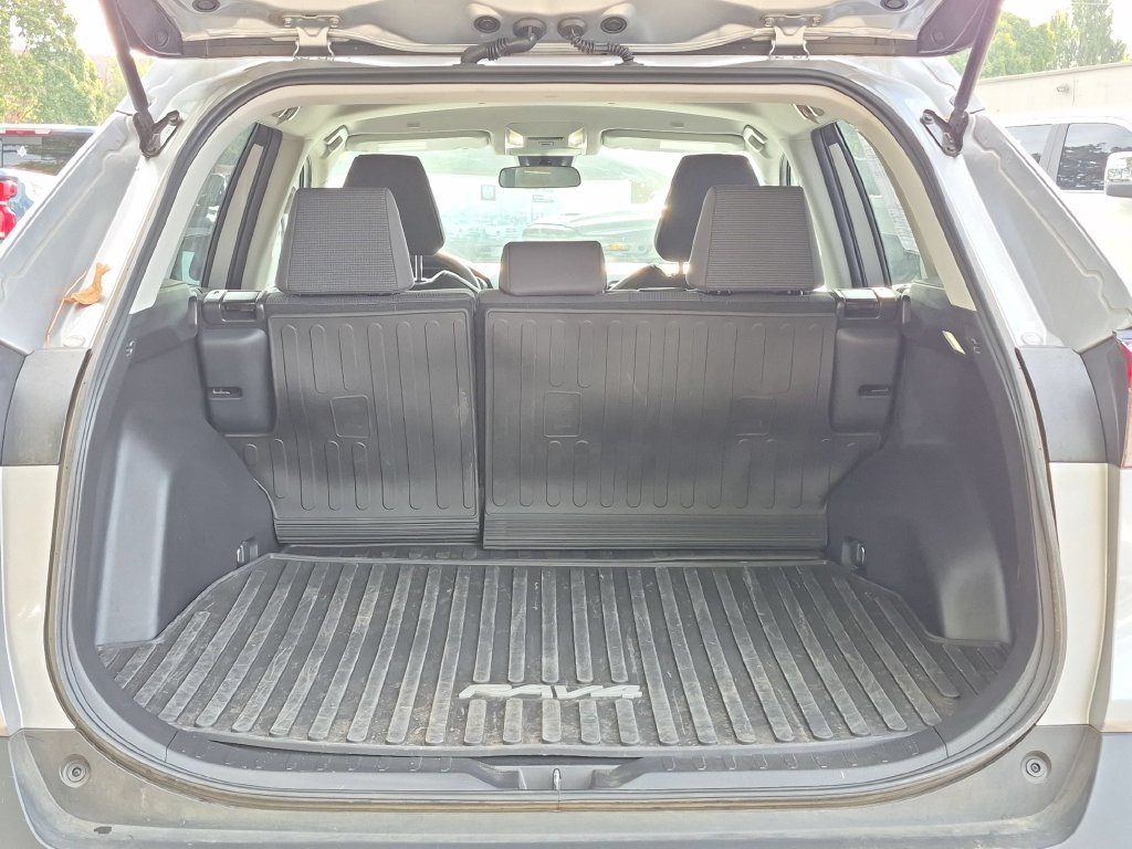 Used 2025 Toyota RAV4 LE AWD/4WD image 10