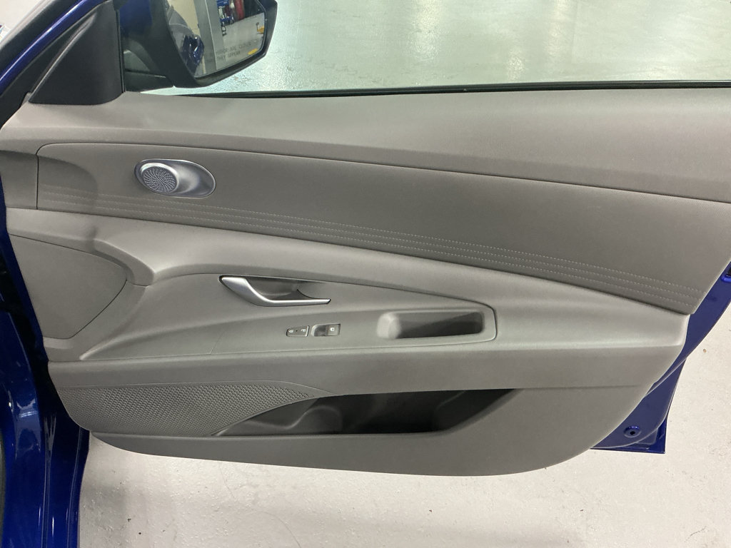 Certified 2023 Hyundai Elantra SE FWD image 21