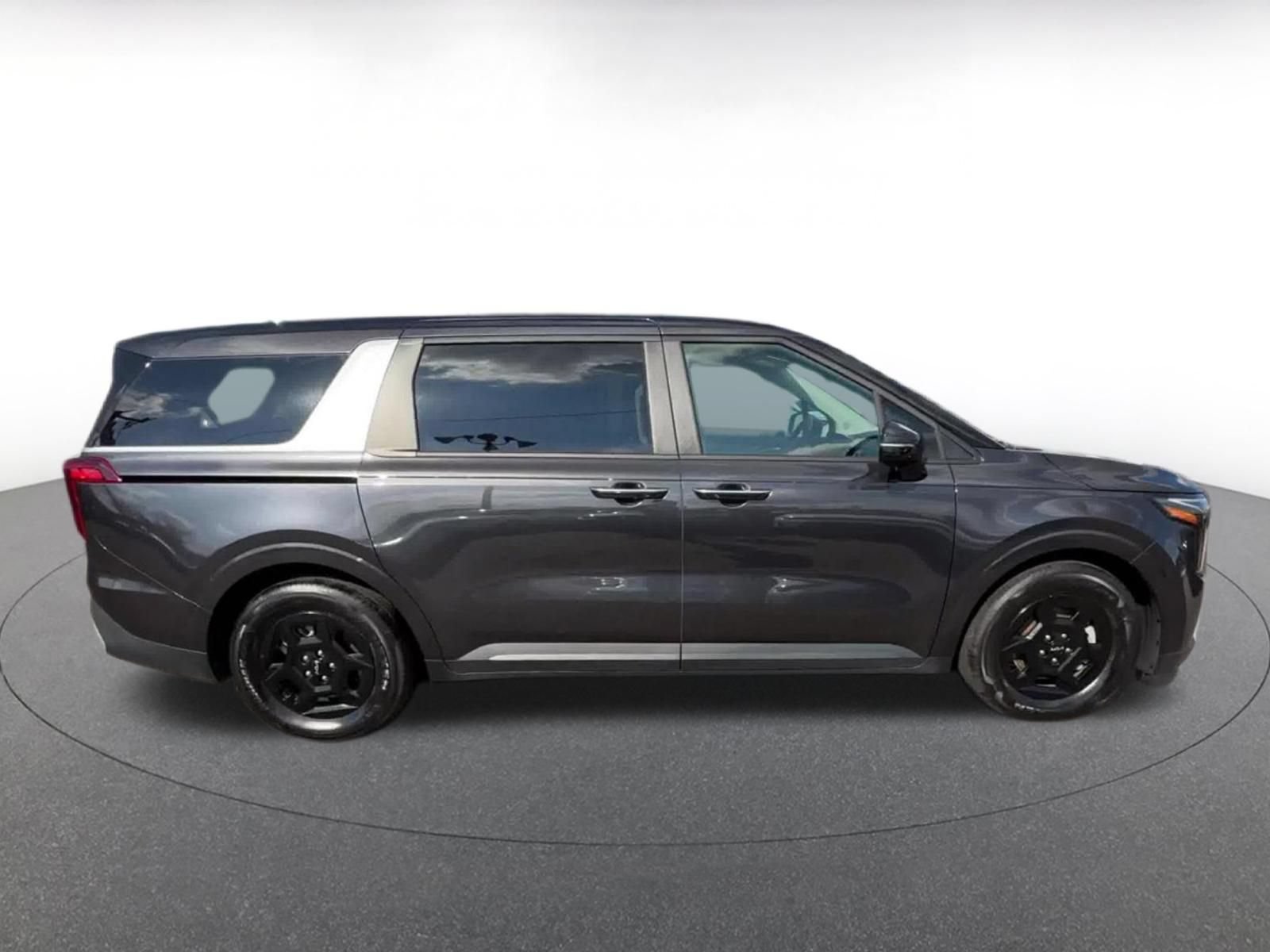 Used 2026 Kia Carnival FWD image 16