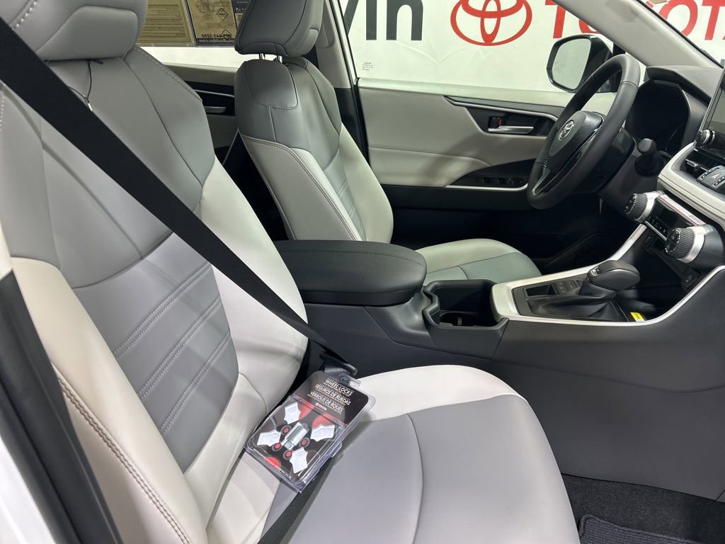 Used 2025 Toyota RAV4 XLE Premium image 10