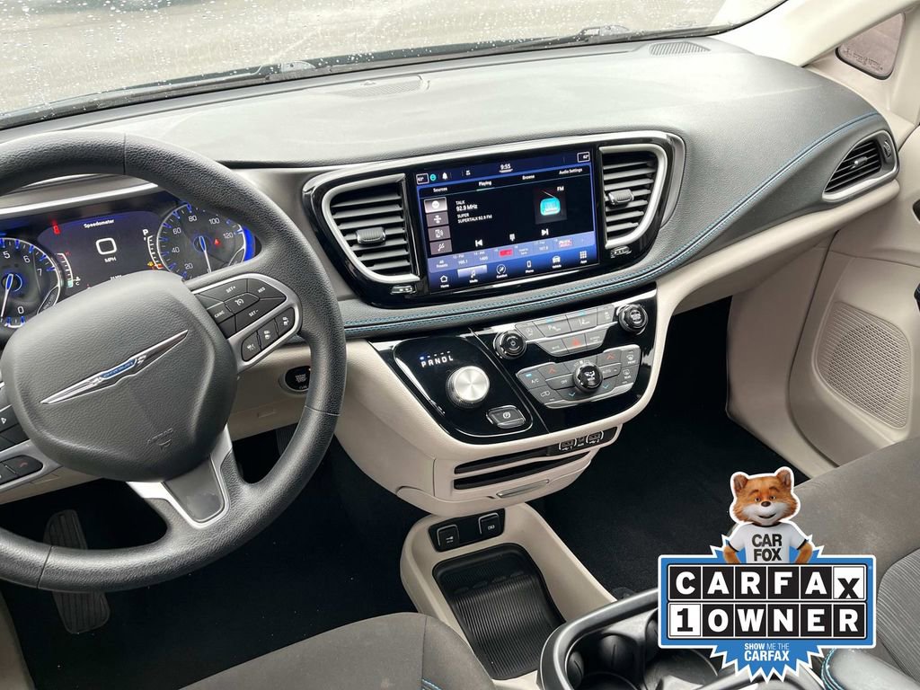 Used 2021 Chrysler Pacifica Touring image 13