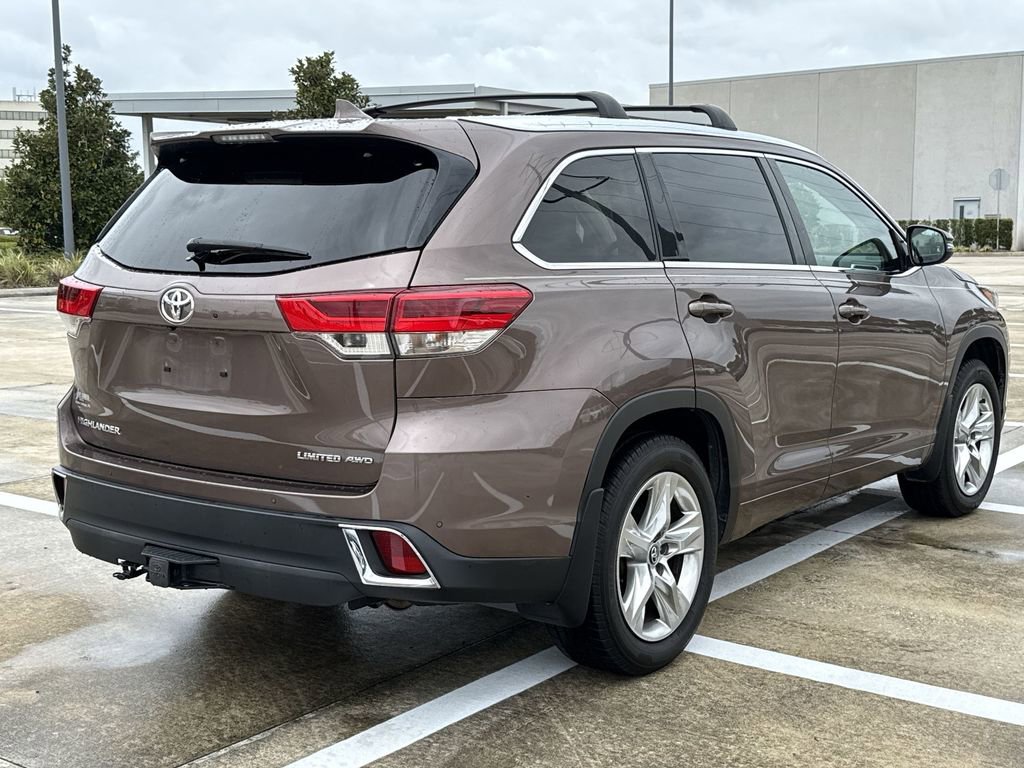 Used 2017 Toyota Highlander Limited AWD/4WD image 11