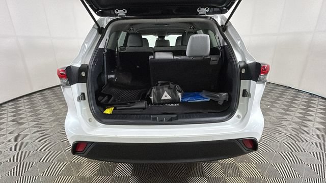 Used 2023 Toyota Highlander L FWD image 27