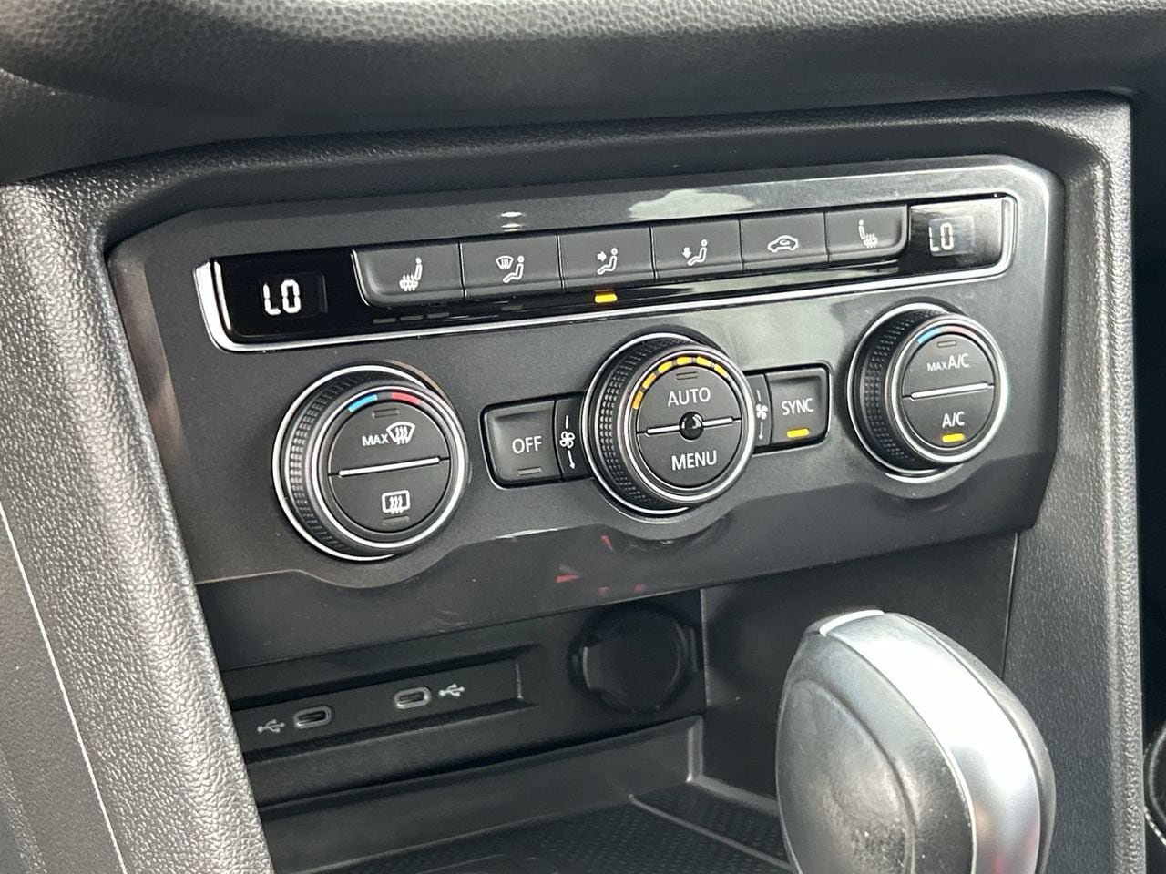 Certified 2021 Volkswagen Tiguan SE R-Line FWD image 25