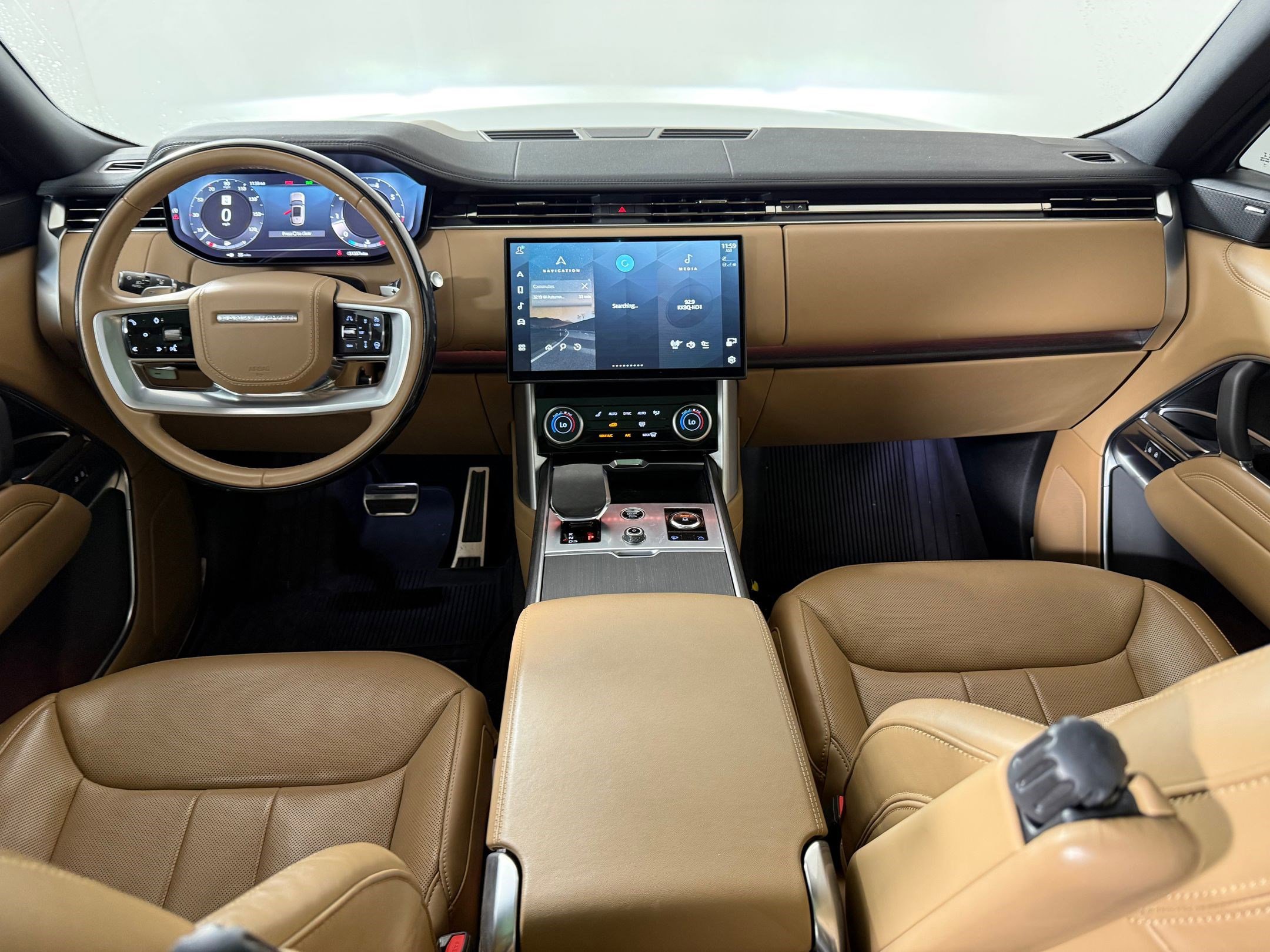 Used 2023 Land Rover Range Rover Long Wheelbase SE image 14