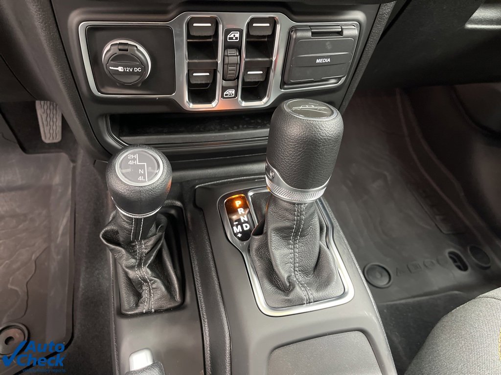 Used 2025 Jeep Gladiator Sport image 24