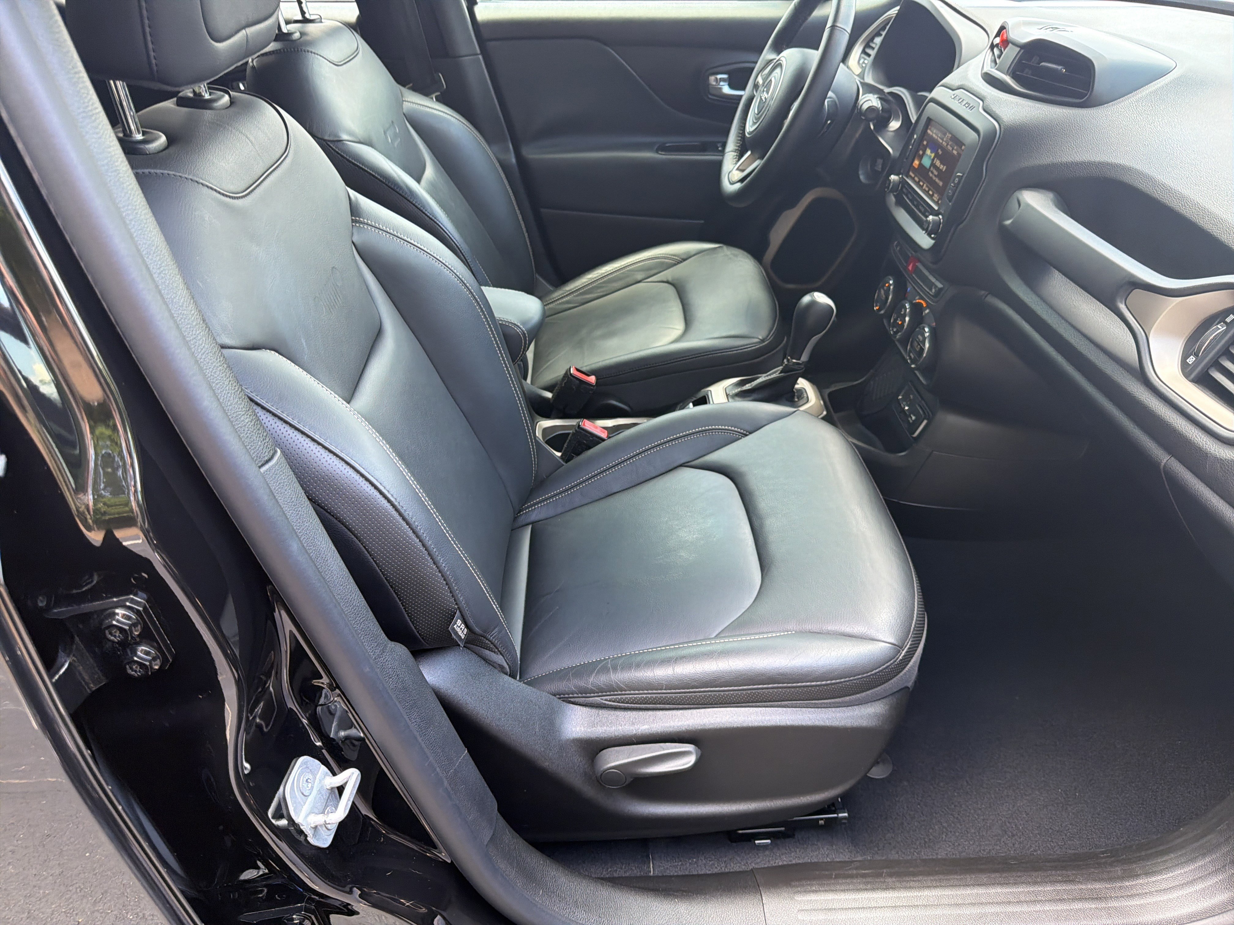 Used 2016 Jeep Renegade Limited FWD image 23