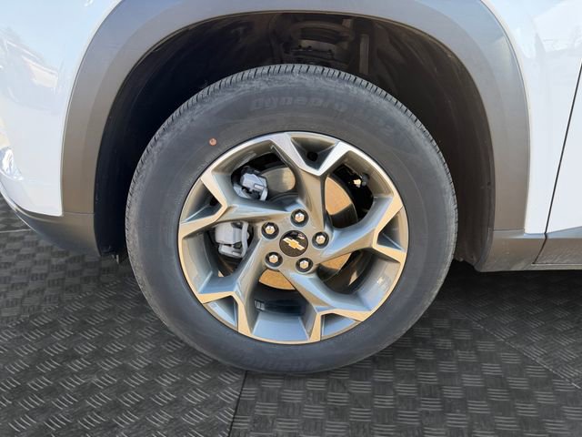 Used 2025 Chevrolet Trax LT w/ LT Convenience Package image 14