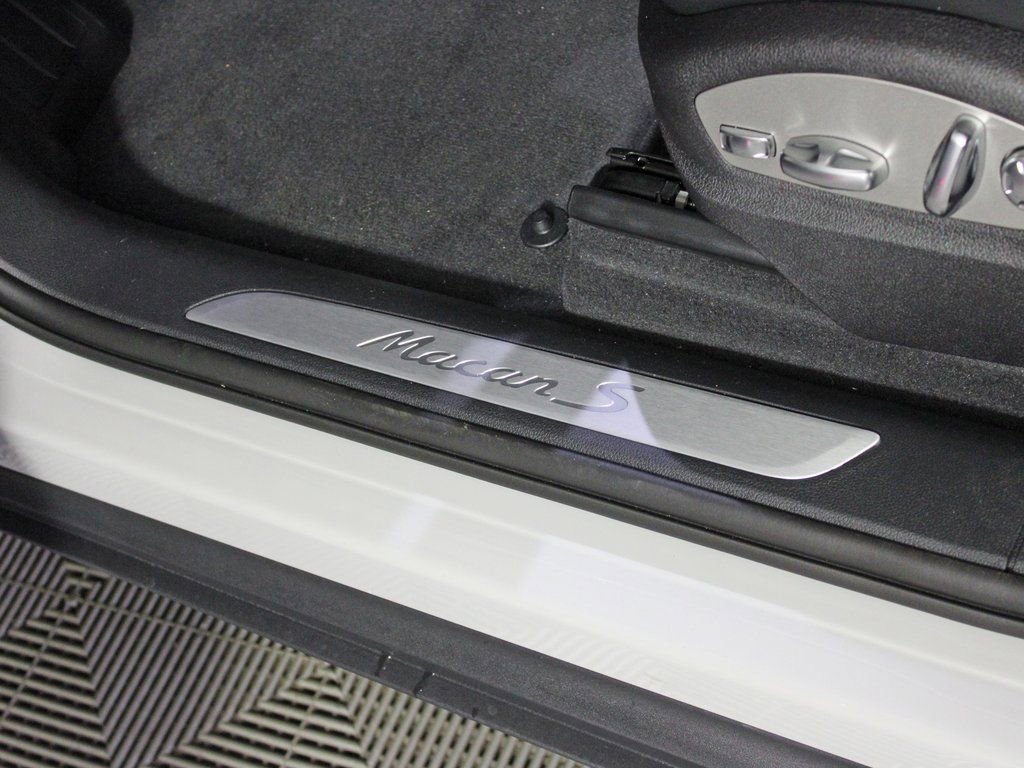 Certified 2026 Porsche Macan S AWD/4WD image 18