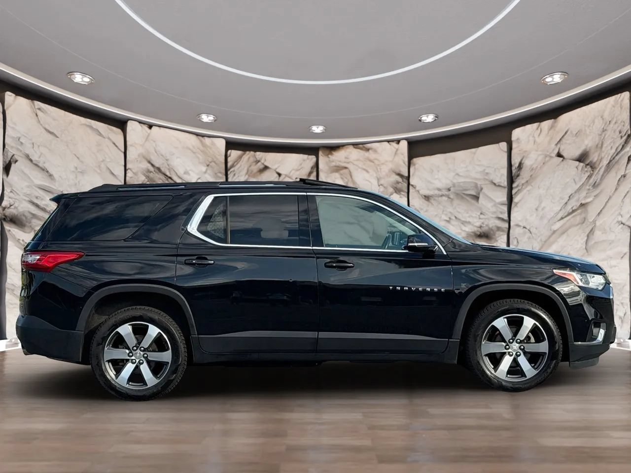 Used 2019 Chevrolet Traverse LT w/ LT Premium Package AWD/4WD image 4