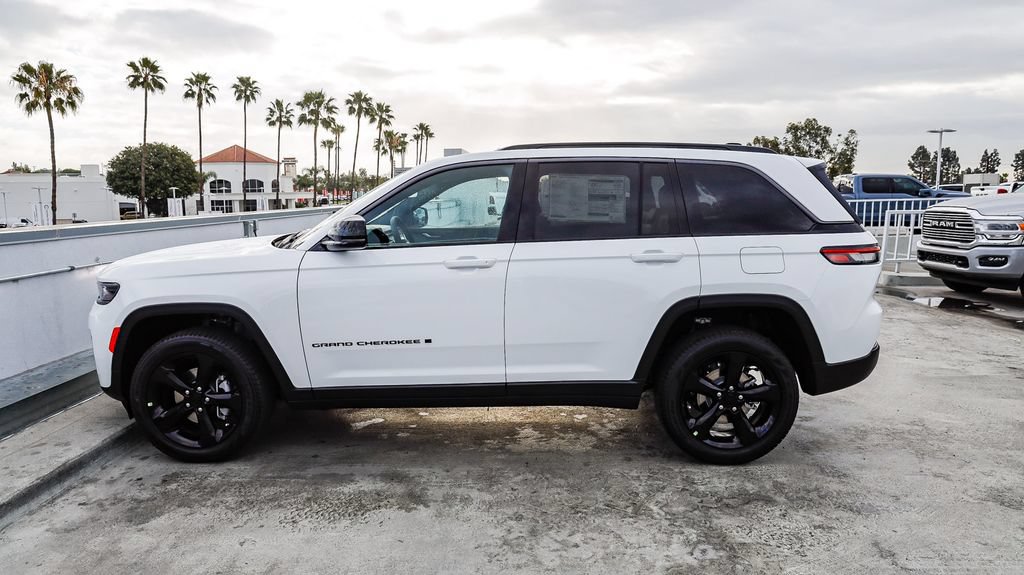 New 2026 Jeep Grand Cherokee Limited w/ Limited Altitude Package AWD/4WD image 14