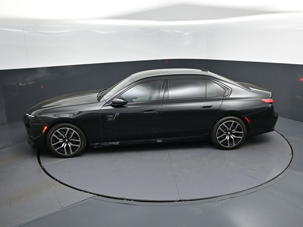 Used 2023 BMW 740i image 33