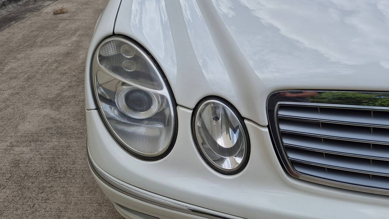 Used 2005 Mercedes-Benz E 500 Sedan image 11