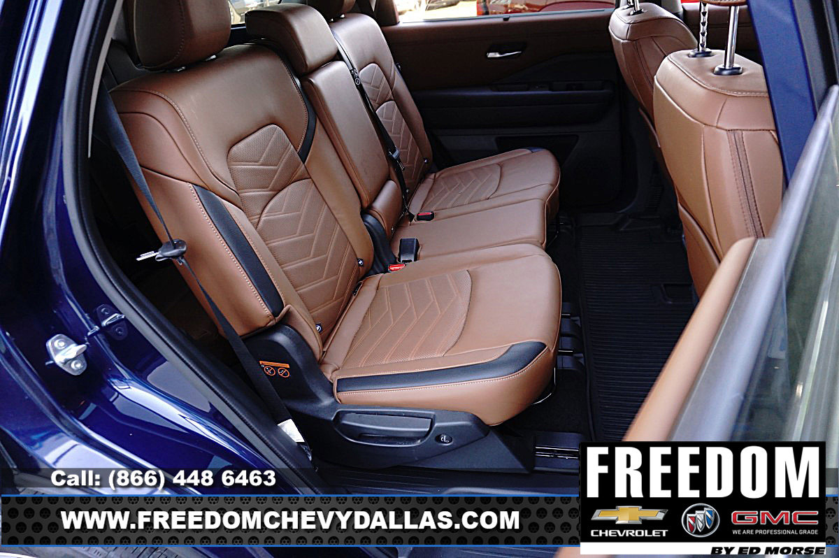 Used 2024 Nissan Pathfinder Platinum w/ Cargo Package image 13