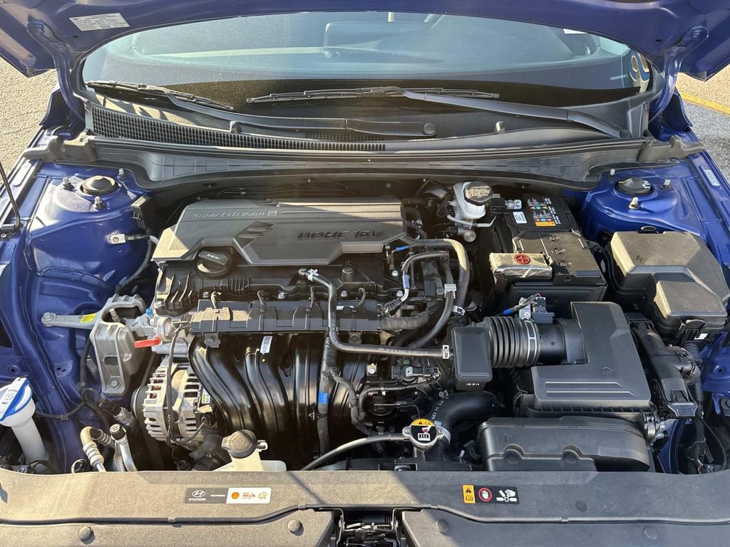 Used 2024 Hyundai Elantra SE image 3
